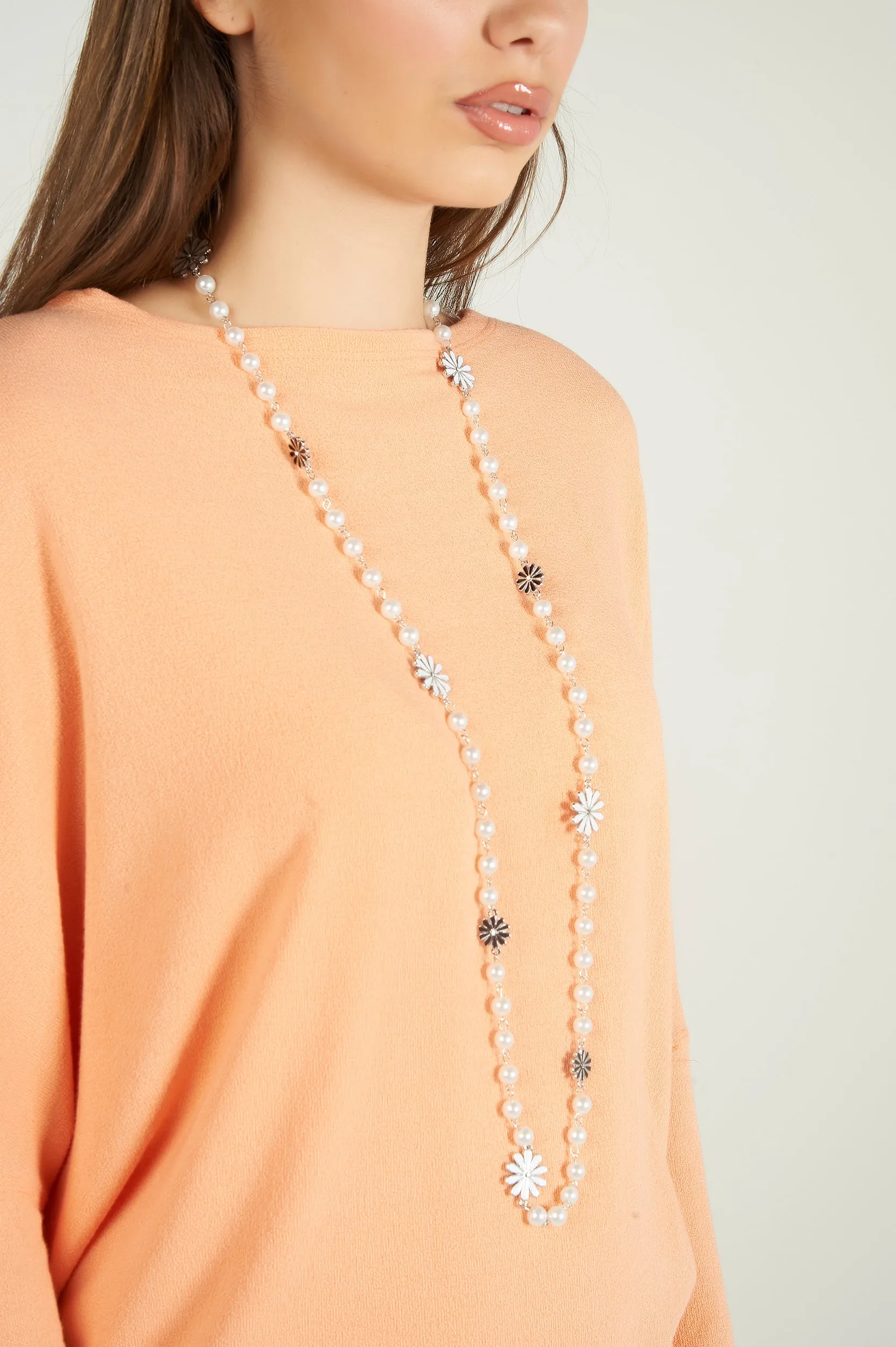 Long collier avec perles et fleurs - C300 - VENTE FINALE