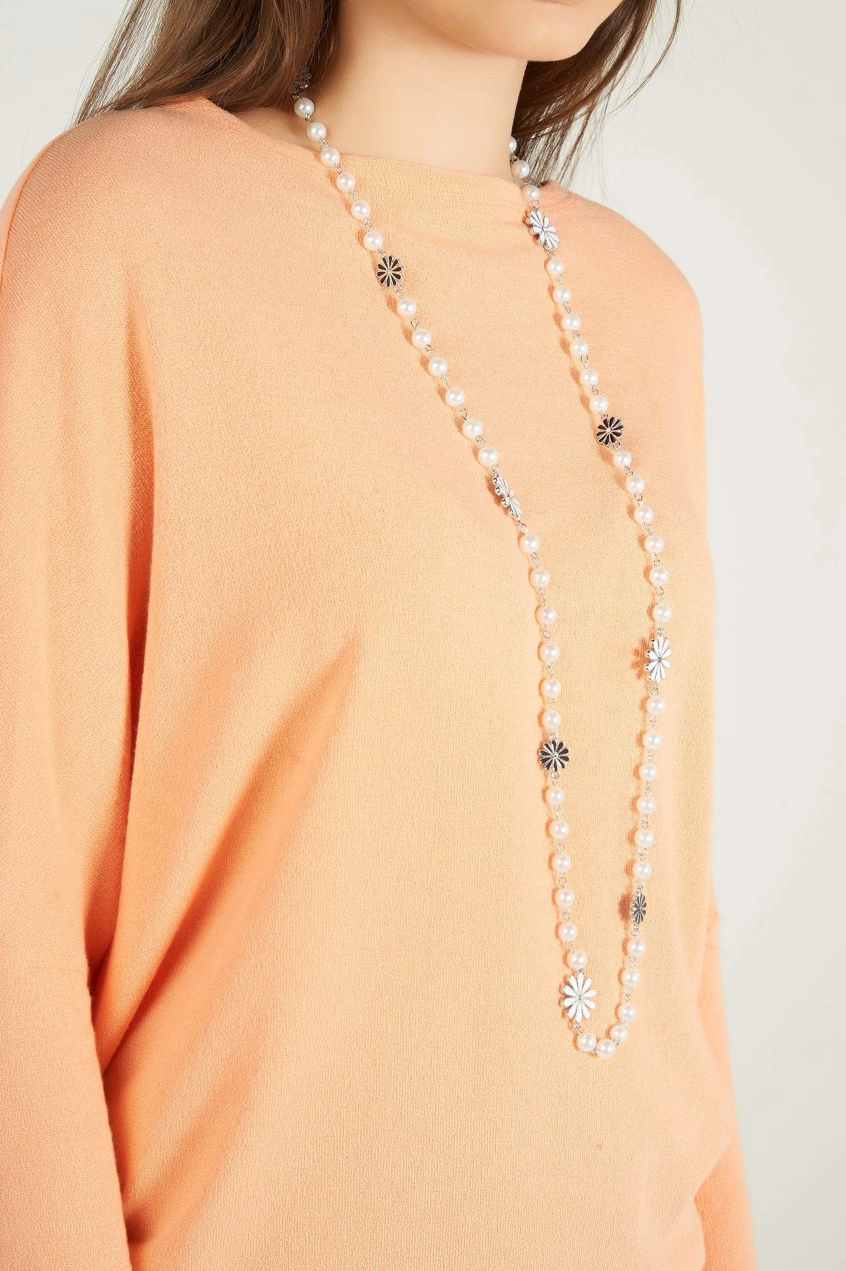 Long collier avec perles et fleurs - C300 - VENTE FINALE